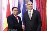 Vietnamese Prime Minister Pham Minh Chính (L) and his French counterpart Jean Castex. VNA Photo