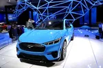 Nối gót Tesla, Ford giảm giá xe ô tô điện Mustang Mach-E
