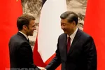 Chủ tịch Trung Quốc Tập Cận Bình (phải) trong cuộc hội đàm với Tổng thống Pháp Emmanuel Macron đang ở thăm Bắc Kinh, ngày 6/4/2023. (Ảnh: AFP/TTXVN). 