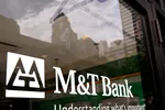 Chi nhánh M&T Bank tại New York, Mỹ - Ảnh: REUTERS 