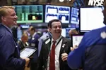Phố Wall phục hồi sau 2 phiên giảm điểm; Dầu tăng trước triển vọng hạ lãi suất