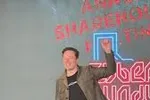 Video: Elon Musk nhảy múa khi được khôi phục gói lương gần 45 tỷ USD 