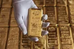 Vàng thế giới 30/7: Giảm khi đồng đô la tăng, tập trung vào cuộc họp của Fed