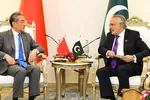 Bộ trưởng Ngoại giao Trung Quốc Vương Nghị đã gặp người đồng cấp Pakistan, Ishaq Dar, tại Bộ Ngoại giao ở Islamabad. (Ảnh: X)