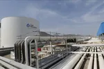 Toàn cảnh cơ sở trữ dầu Gulf Petrochem ở vùng bờ biển thuộc Fujeirah, Eo biển Hormuz, Các tiểu vương quốc Arab thống nhất. Ảnh tư liệu: TTXVN
