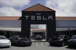 Đại lý của Tesla ở California, Mỹ. Ảnh: THX/TTXVN