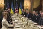 Tổng thống Mỹ Donald Trump và Tổng thống Ukraine Volodymyr Zelensky tại cuộc gặp ở khu nghỉ dưỡng Mar-a-Lago, Palm Beach, Florida, Mỹ ngày 28/12/2025. Ảnh: THX/TTXVN