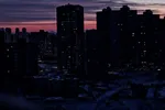 Kiev bị mất điện sau khi các cuộc không kích của Nga làm hư hại cơ sở hạ tầng năng lượng ngày 10-1. Ảnh: Global Images Ukraine