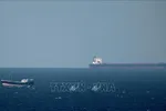 Tàu chở dầu tại Eo biển Hormuz ở ngoài khơi vùng biển Khasab (Oman). Ảnh tư liệu: TTXVN