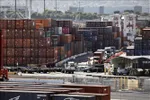 Quang cảnh cảng hàng hóa ở Los Angeles, California, Mỹ. Ảnh: THX/TTXVN