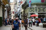 Người dân trên phố ở La Habana, Cuba. Ảnh: TTXVN