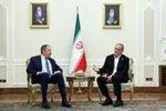 Tổng thống Masoud Pezeshkian (bên phải) và Ngoại trưởng Liên bang Nga Sergey Lavrov (bên trái) tại Tehran, Iran, ngày 25/2/2025. Ảnh: Văn phòng Tổng thống Iran