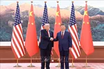 Chủ tịch Trung Quốc Tập Cận Bình (phải) và Tổng thống Mỹ Donald Trump trong cuộc hội đàm tại thủ đô Bắc Kinh, ngày 14/5/2026. Ảnh: THX/TTXVN.