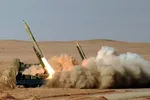 Lực lượng Vệ binh Cách mạng Hồi giáo Iran tập trận bắn tên lửa và tấn công bằng thiết bị bay không người lái. Ảnh: IRNA/TTXVN