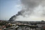 Khói bốc lên sau vụ tấn công bằng tên lửa của Iran nhằm vào trụ sở Hạm đội 5 của hải quân Mỹ tại Bahrain ngày 28-2. Ảnh: Anadolu Agency/TTXVN