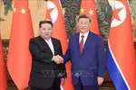 Chủ tịch Trung Quốc Tập Cận Bình (phải) và nhà lãnh đạo Triều Tiên Kim Jong Un tại cuộc gặp ở Bắc Kinh ngày 4/9/2025. Ảnh tư liệu: THX/TTXVN.