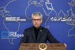 Người phát ngôn Bộ Ngoại giao Iran Esmaeil Baqaei phát biểu tại cuộc họp báo ở Tehran. Ảnh: IRNA/TTXVN