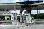 Trạm xăng OKKO bị hư hại tại Pyriatyn, vùng Poltava. Ảnh: Suspilne News