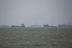 Các tàu thương mại ngoài khơi Bandar Abbas, Iran, ngày 21-6. Ảnh: Anadolu