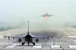 Máy bay chiến đấu F-16 của Không lực Mỹ. Ảnh tư liệu: Yonhap/TTXVN