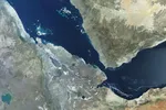 Hình ảnh từ vệ tinh về eo biển Bab el-Mandeb, tuyến hàng hải kết nối Biển Đỏ với Vịnh Aden, Biển Arab, Kênh đào Suez và Địa Trung Hải. Ảnh: Getty Images/TTXVN