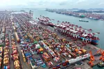 Cảng container hàng hóa ở Thanh Đảo, tỉnh Sơn Đông, Trung Quốc. Ảnh minh họa: THX/TTXVN