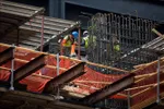 Công nhân làm việc tại công trình xây dựng ở New York, Mỹ. Ảnh: THX/TTXVN