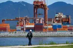Cảng hàng hóa tại Vancouver, Canada. Ảnh: THX/TTXVN