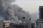 Khói bốc lên sau cuộc không kích tại Tehran, Iran. Ảnh tư liệu: THX/TTXVN