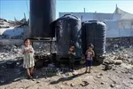 Các em nhỏ tại trại tị nạn ở Gaza. Ảnh: THX/TTXVN