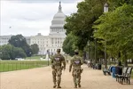 Binh sĩ thuộc lực lượng Vệ binh Quốc gia gác tại Washington, D.C., Mỹ. Ảnh tư liệu: THX/TTXVN