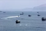 Tàu thuyền di chuyển trên eo biển Hormuz. Ảnh: THX/TTXVN
