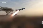 Lực lượng Houthi phóng tên lửa nhằm vào thành phố Mocha, Yemen. Ảnh: THX/TTXVN phát