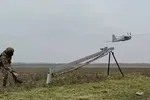 Một binh sĩ Nga phóng UAV. Ảnh: Cơ quan Báo chí Bộ Quốc phòng Nga