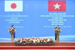 Thủ tướng Lê Minh Hưng và Thủ tướng Takaichi Sanae gặp gỡ báo chí sau khi tiến hành hội đàm và chứng kiến lễ trao văn kiện hợp tác giữa hai nước, sáng 2-5. Ảnh: QUANG PHÚC