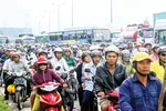 Kẹt xe gia tăng khắp các điểm nóng