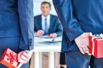 Cấm tặng quà tết có được không?