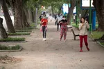 Ngày đầu cách ly toàn xã hội: Dân Hà Nội vẫn ra đường tập thể dục