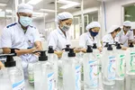 Một doanh nghiệp sản xuất dung dịch sát khuẩn trong mùa dịch Covid.