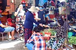 Phòng dịch Covid-19 tại các chợ: Nơi nghiêm túc, chỗ lơ là