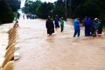Bão số 12 bắt đầu tàn phá đất liền, nhiều nơi ngập lụt