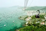 Cáp treo Hòn Thơm là cáp treo vượt biển dài nhất thế giới, thu hút đông đảo du khách đến tham quan, giải trí. Ảnh: TẤN THÁI