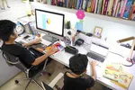 Hai em học sinh học trực tuyến tại nhà. Ảnh: THANH TÙNG