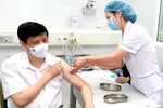 Sáng 6-5, Bộ trưởng Y tế Nguyễn Thanh Long đã tiêm mũi đầu tiên của vaccine phòng Covid-19 tại Bệnh viện Bạch Mai. Ảnh:Bộ Y tế.