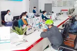 Khách hàng giao dịch tại Kienlongbank