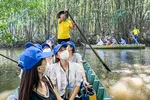 Những chiến sĩ tuyến đầu chống dịch trải nghiệm tour du lịch tại Cần Giờ sau khi TPHCM trở lại bình thường mới.