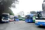 Hơn chục chiếc xe buýt nằm bãi tại HTX Quyết Thắng