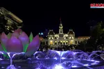 Đường phố trung tâm TPHCM bừng sáng đèn tết