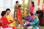 Gia đình sum vầy trong ngày Tết.
