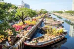 Một góc chợ hoa "Trên bến dưới thuyền" vào cuối năm ở TPHCM. Ảnh: MAI DUY 